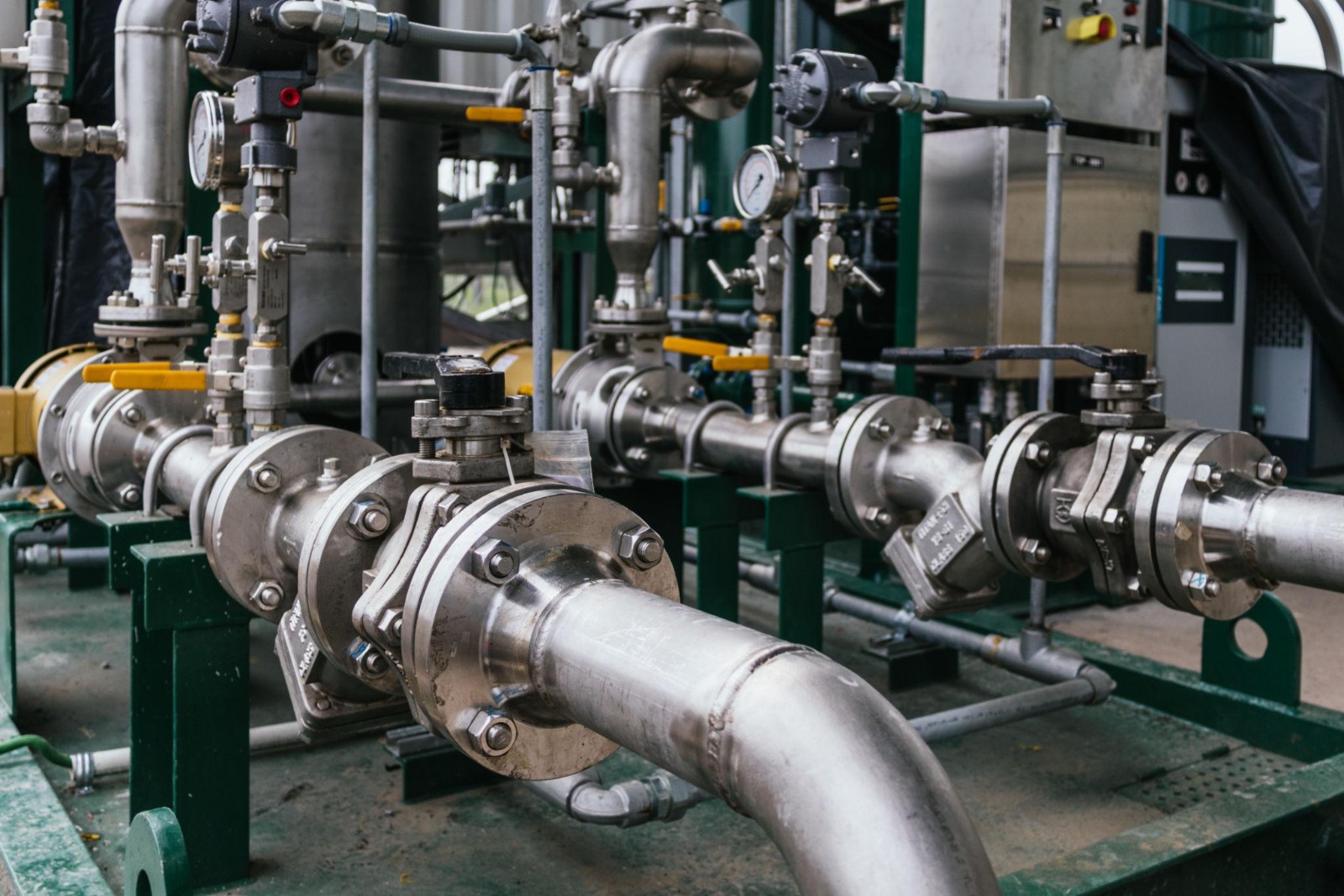 industrial piping system with bolted pipe flanges used in oil gas and chemical processing plant